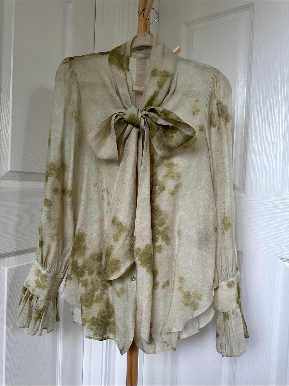 Tie-Neck Blouse in Olive & Cream Silk Lien